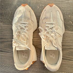 New Balance 327 Sneakers in cream and brown bottom Size 7 womens